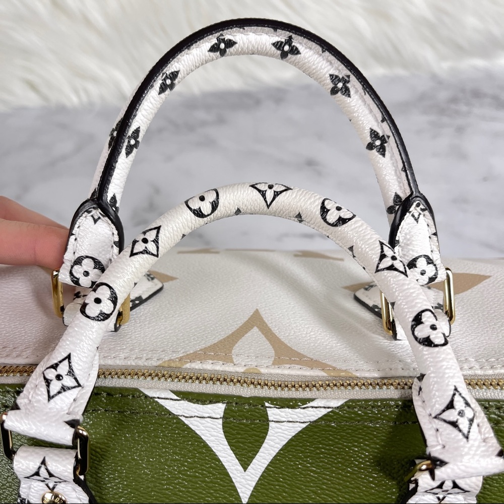 Louis Vuitton Monogram Giant Speedy Bandouliere 30 - Picture 11 of 16